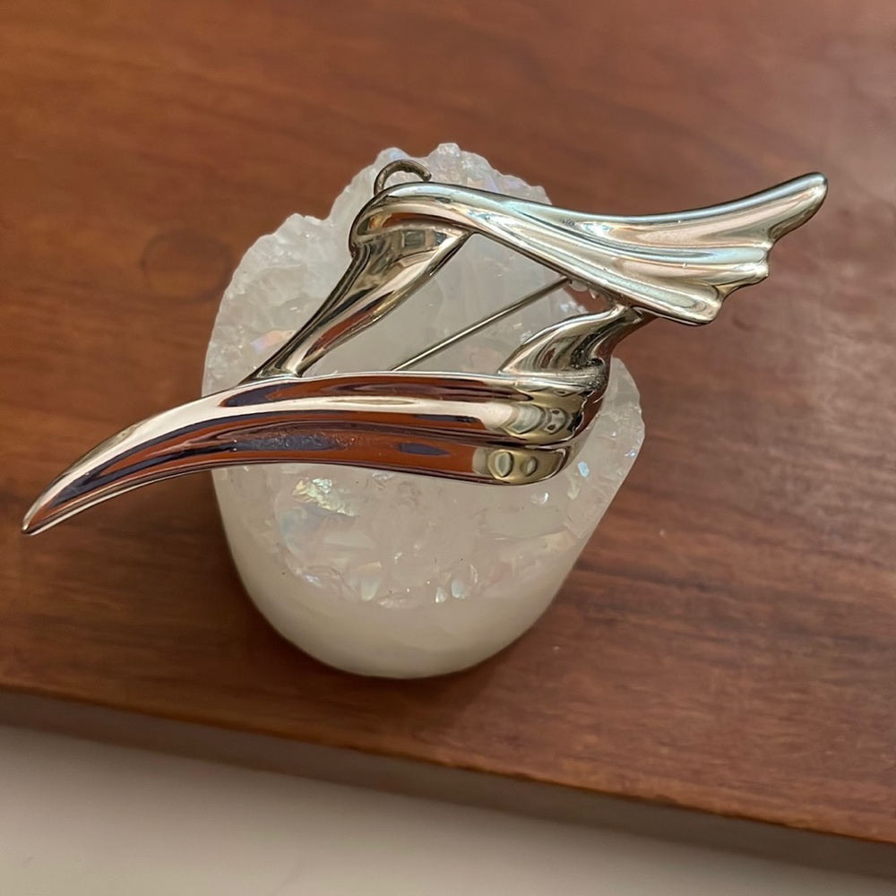 Large silver tone pin
